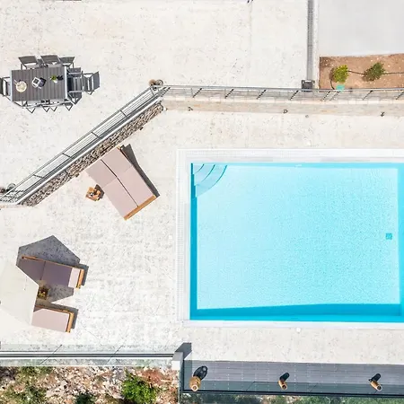 Koumaries Villa *