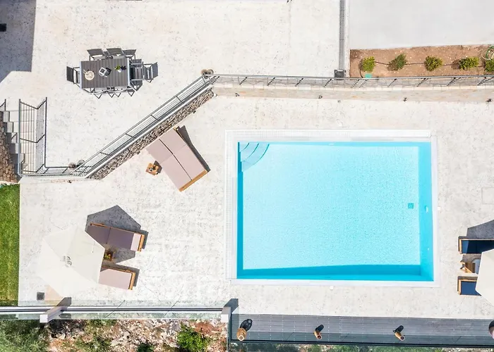 Koumaries Villa *